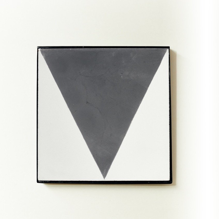 Dessous de plat Triangle Basalte